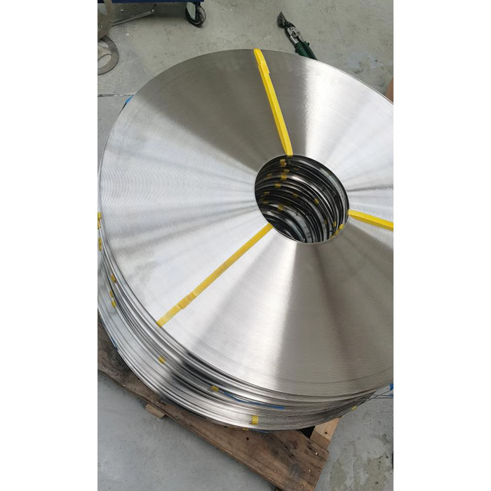 Kaip keičiasi 316 nerūdijančio plieno juostelių mechaninės savybės esant skirtingai aplinkos temperatūrai?